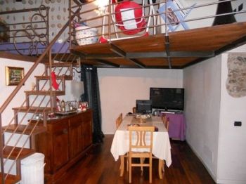 Trilocale con balcone Salerno