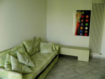 Trilocale arredato con balcone Riccione