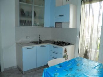 Trilocale arredato con balcone Riccione