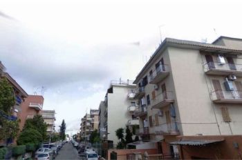 Attico arredato con balcone Roma