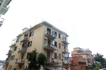 Attico arredato con balcone Roma