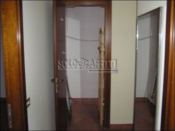 Appartamento arredato con balcone Zona via capuana