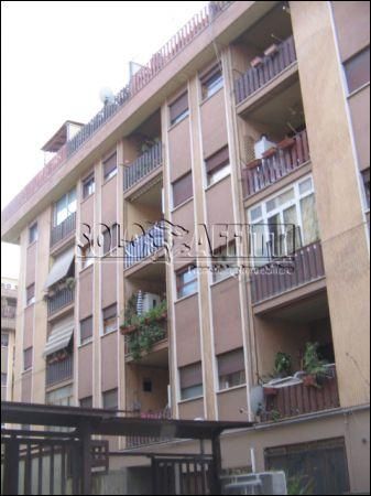 Monolocale arredato con balcone Ostia