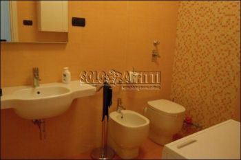 Trilocale arredato con balcone Lotto, novara, s. siro, rembrandt