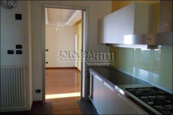 Trilocale arredato con balcone Lotto, novara, s. siro, rembrandt