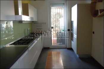 Trilocale arredato con balcone Lotto, novara, s. siro, rembrandt