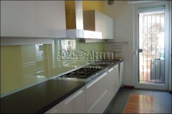 Trilocale arredato con balcone Lotto, novara, s. siro, rembrandt