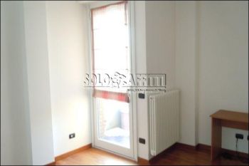 Trilocale arredato con balcone Lotto, novara, s. siro, rembrandt