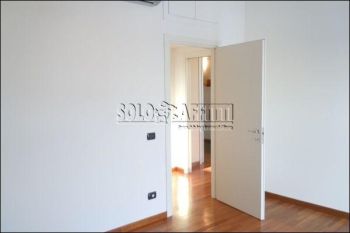 Trilocale arredato con balcone Lotto, novara, s. siro, rembrandt