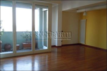 Trilocale arredato con balcone Lotto, novara, s. siro, rembrandt