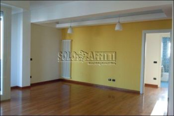 Trilocale arredato con balcone Lotto, novara, s. siro, rembrandt