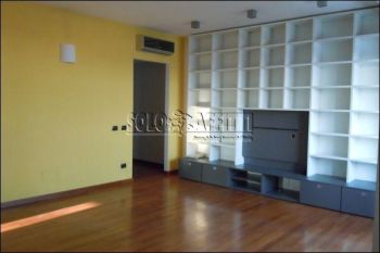 Trilocale arredato con balcone Lotto, novara, s. siro, rembrandt