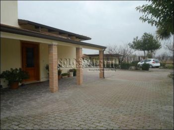 Appartamento arredato con posto auto