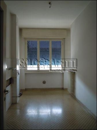 Casa con balcone e posto auto Porta venezia