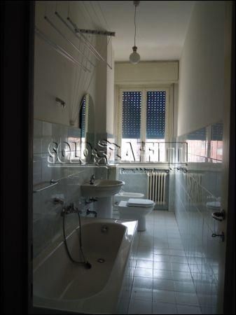 Casa con balcone e posto auto Porta venezia