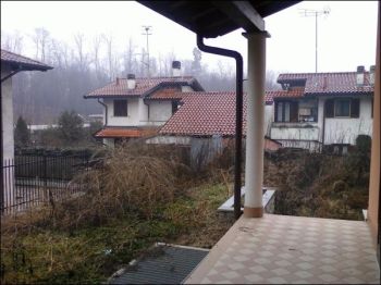 Appartamento con balcone e garage Varese