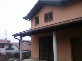 Appartamento con balcone e garage Varese