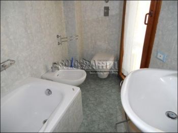 Bilocale arredato con balcone Centro