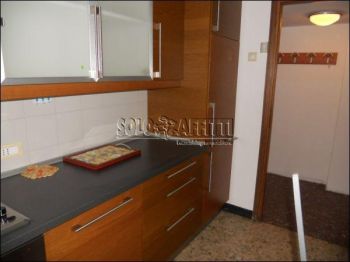 Bilocale arredato con balcone Centro