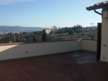 Attico arredato con terrazzo Centro storico