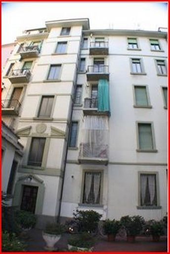 Casa arredata con balcone Milano