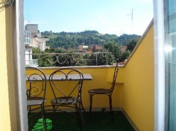 Attico arredato con terrazzo Costa saragozza