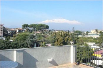 Villa arredata con balcone Acireale