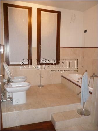 Appartamento arredato con garage Centro storico