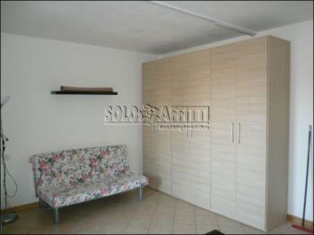 Monolocale arredato con posto auto Case gentili