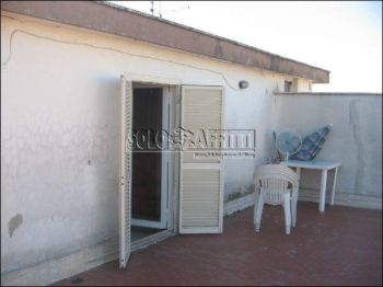 Monolocale arredato con terrazzo Ostia