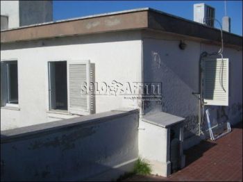 Monolocale arredato con terrazzo Ostia