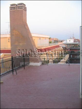 Monolocale arredato con terrazzo Ostia