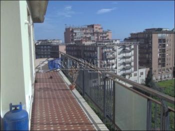 Appartamento con balcone Via giuffrida