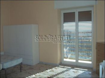 Appartamento con balcone Via giuffrida