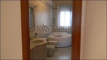 Appartamento con balcone e posto auto