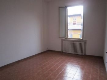 Appartamento con posto auto Via giardini