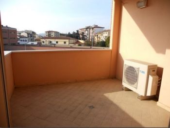 Trilocale con terrazzo e aria condizionata
