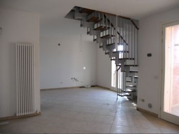 Trilocale con terrazzo e aria condizionata