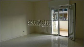 Trilocale con balcone e posto auto Palese