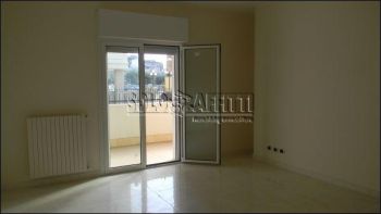Trilocale con balcone e posto auto Palese