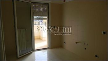 Trilocale con balcone e posto auto Palese