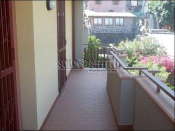Villa a schiera con garage e balcone
