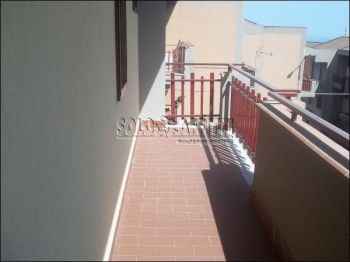 Villa a schiera con garage e balcone