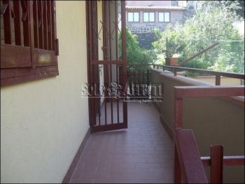 Villa a schiera con garage e balcone