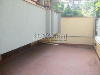 Villa a schiera con garage e balcone