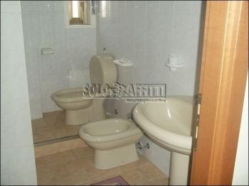 Villa a schiera con garage e balcone