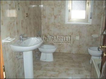 Villa a schiera con garage e balcone