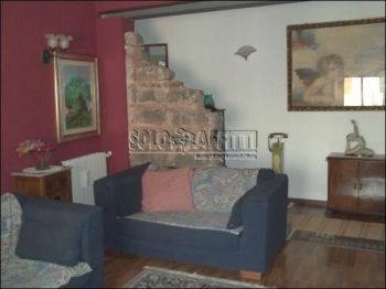 Casa con balcone Barriera del bosco