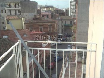 Casa arredata con balcone Via giuffrida