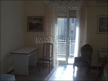 Casa arredata con balcone Via giuffrida